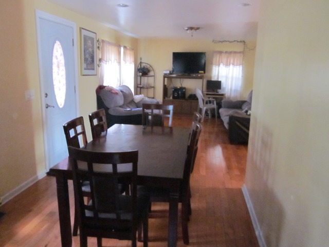 1043 Jackson St, Aurora, IL 60505 photo 10