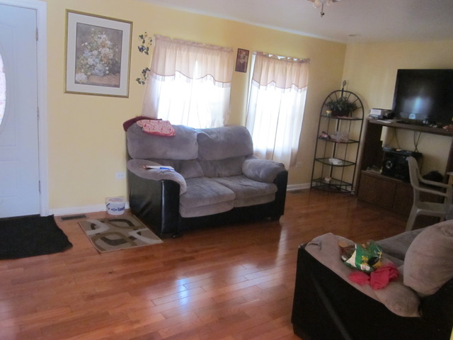 1043 Jackson St, Aurora, IL 60505 photo 14