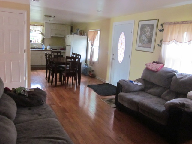 1043 Jackson St, Aurora, IL 60505 photo 5