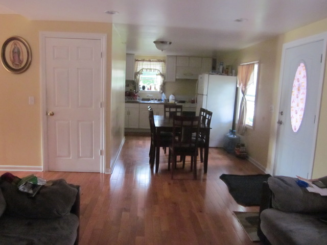 1043 Jackson St, Aurora, IL 60505 photo 3