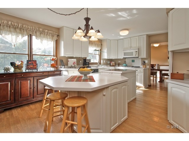 4999 Adele Dr, Gurnee, IL 60031 photo 2