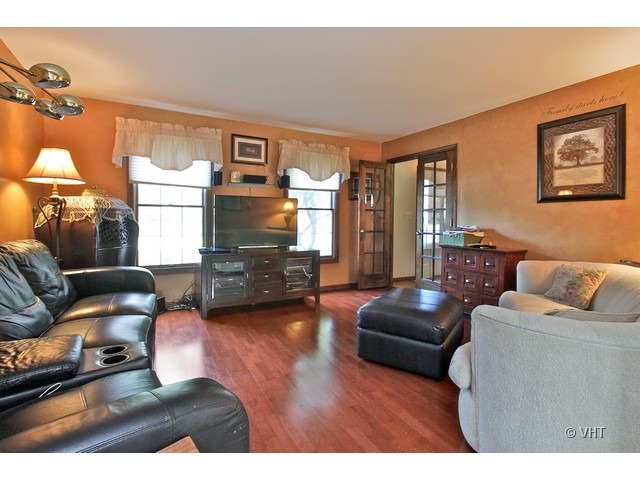 4999 Adele Dr, Gurnee, IL 60031 photo 1
