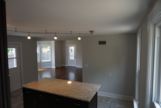 484 Addison St, Elgin, IL 60120 photo 7