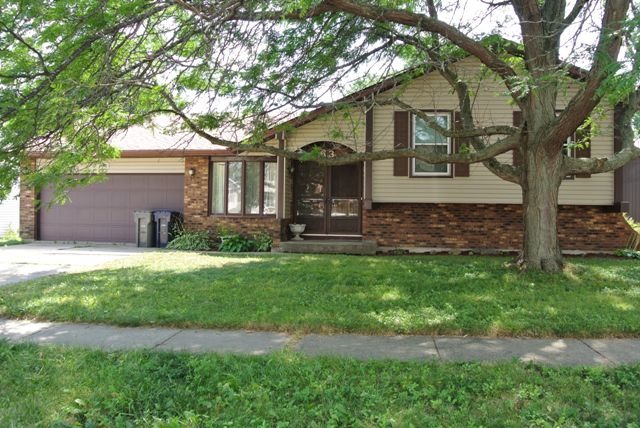 63 Lockman Cir, Elgin, IL 60123 photo 1