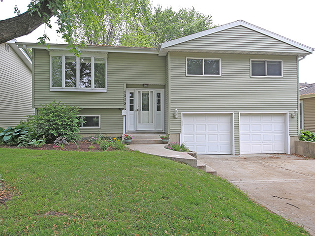 1315 Elm St, Wheaton, IL 60189 photo 1