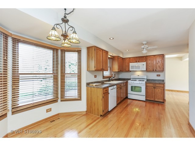 840 Mayfair Ln, Algonquin, IL 60102 photo 3