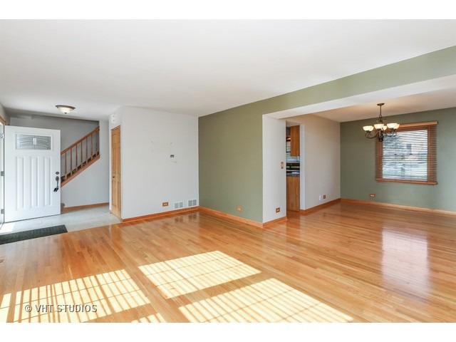 840 Mayfair Ln, Algonquin, IL 60102 photo 2