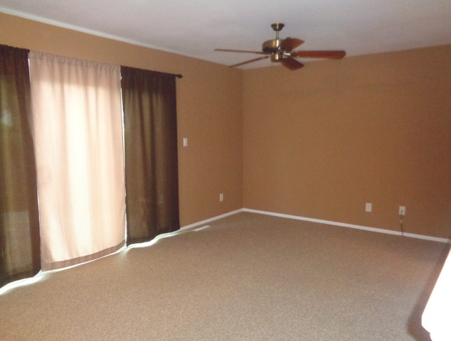 35 Cypress Sq, Elgin, IL 60123 photo 7