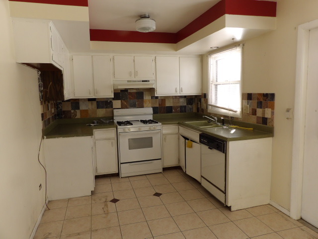 10 Devonshire Cir, Elgin, IL 60123 photo 3