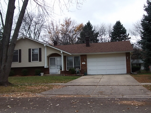 10 Devonshire Cir, Elgin, IL 60123 photo 1