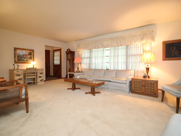2 S361 Seneca Rd, Wheaton, IL 60189 photo 5