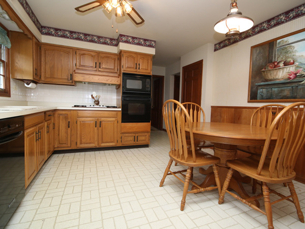 2 S361 Seneca Rd, Wheaton, IL 60189 photo 8