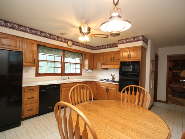 2 S361 Seneca Rd, Wheaton, IL 60189 photo 9
