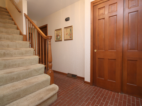 2 S361 Seneca Rd, Wheaton, IL 60189 photo 3