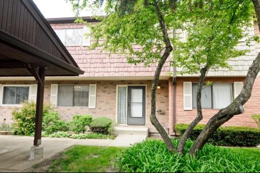 1524 Commanche Trl, Wheeling, IL 60090 photo 1