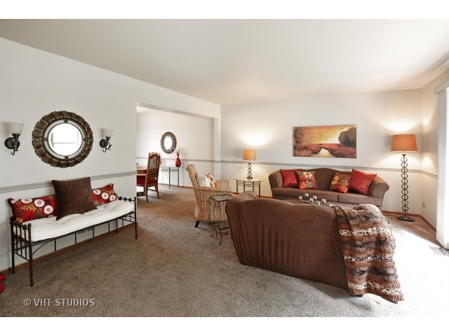 5700 Silent Brook Ln, Rolling Meadows, IL 60008 photo 1