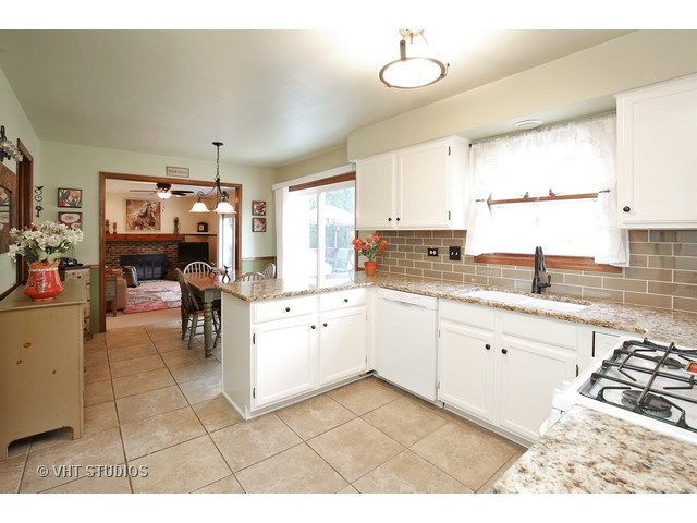 5700 Silent Brook Ln, Rolling Meadows, IL 60008 photo 2
