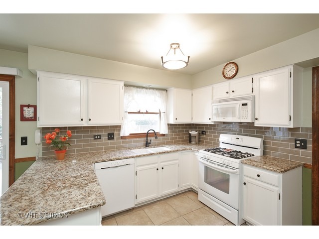 5700 Silent Brook Ln, Rolling Meadows, IL 60008 photo 3