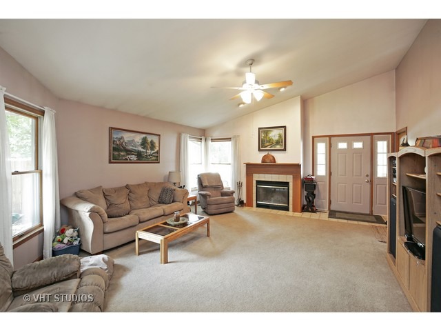 311 E Reader St, Elburn, IL 60119 photo 5
