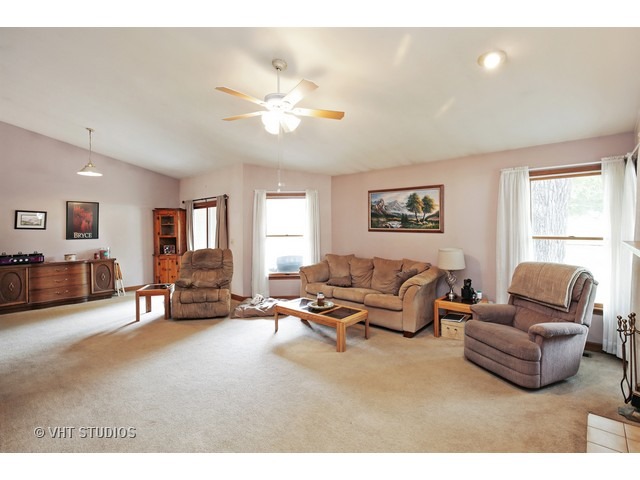 311 E Reader St, Elburn, IL 60119 photo 4