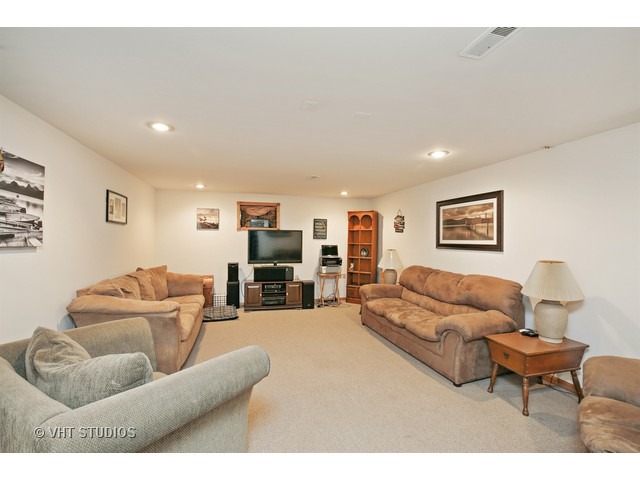 311 E Reader St, Elburn, IL 60119 photo 8