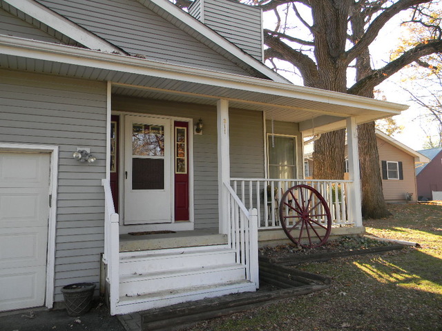 311 E Reader St, Elburn, IL 60119 photo 3