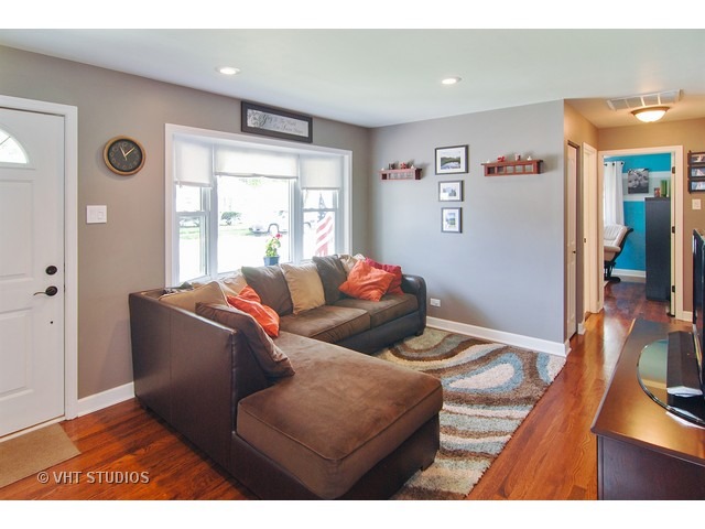 8637 45th St, Lyons, IL 60534 photo 2