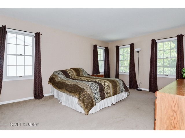 608 Alice Pl, Elgin, IL 60123 photo 7