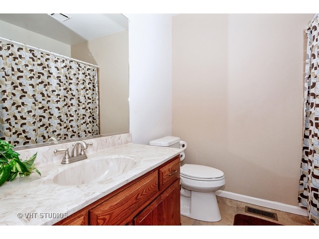 608 Alice Pl, Elgin, IL 60123 photo 12