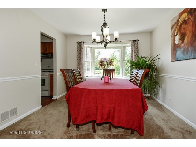 608 Alice Pl, Elgin, IL 60123 photo 4