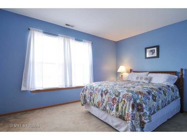 2092 Grayhawk Dr, Aurora, IL 60503 photo 9
