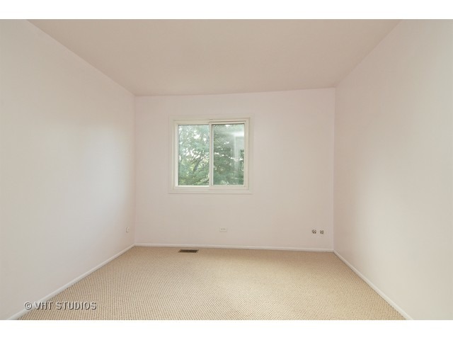 677 London Sq, Hoffman Estates, IL 60169 photo 6