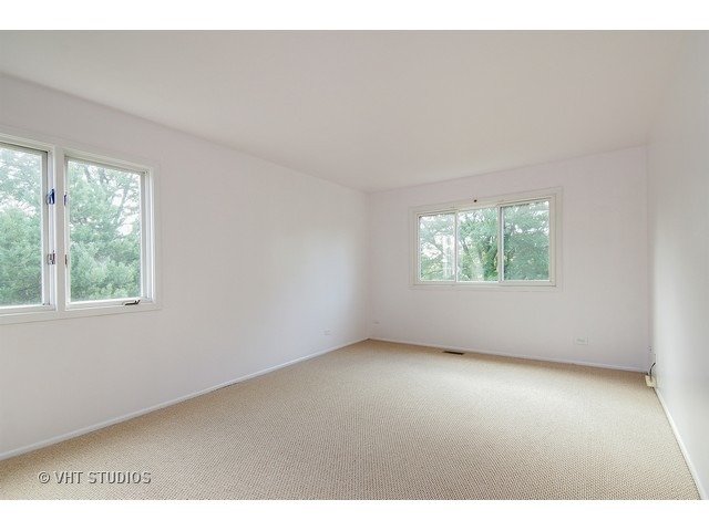 677 London Sq, Hoffman Estates, IL 60169 photo 7
