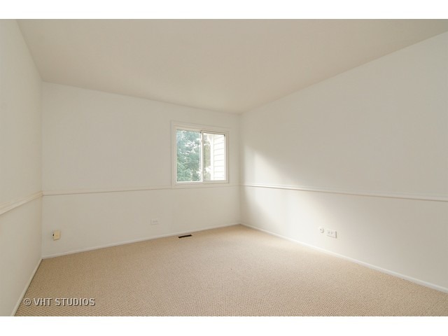677 London Sq, Hoffman Estates, IL 60169 photo 5