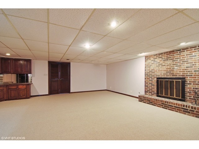 677 London Sq, Hoffman Estates, IL 60169 photo 4