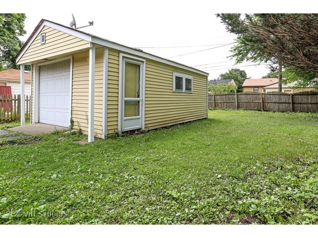 2097 Sherwin Ave, Des Plaines, IL 60018 photo 10