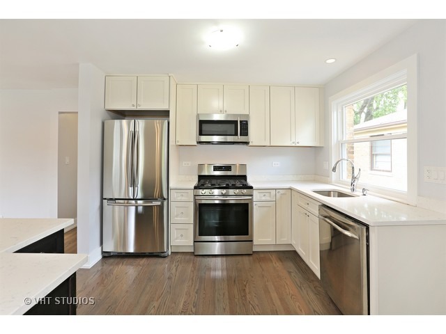 2097 Sherwin Ave, Des Plaines, IL 60018 photo 4