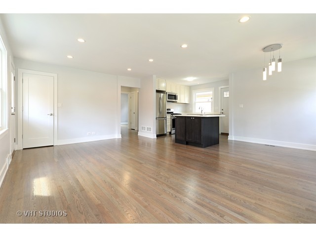 2097 Sherwin Ave, Des Plaines, IL 60018 photo 3