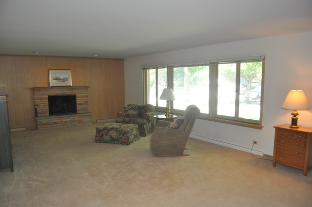 799 Scott Dr, Elgin, IL 60123 photo 4