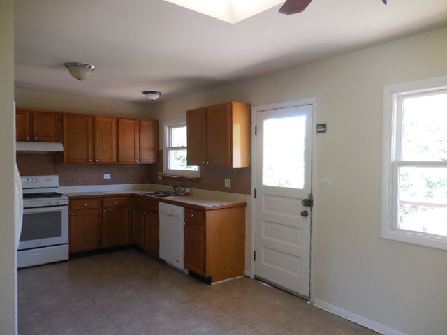 1052 Valley Stream Dr, Wheeling, IL 60090 photo 7