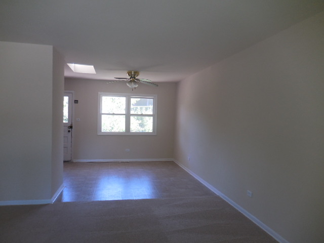 1052 Valley Stream Dr, Wheeling, IL 60090 photo 8