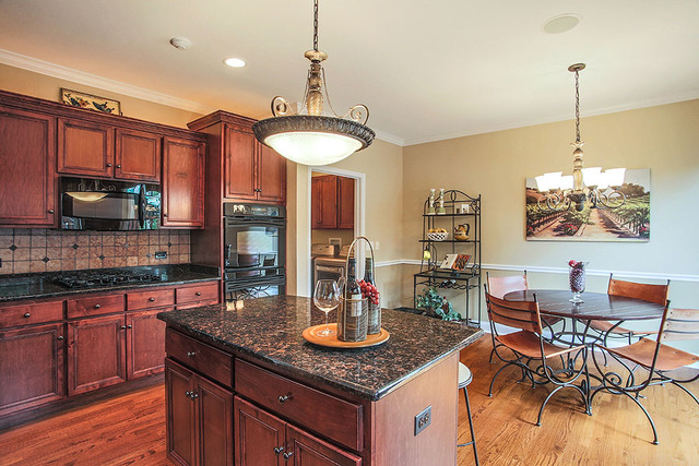 1727 Elyse Ln, Naperville, IL 60565 photo 2