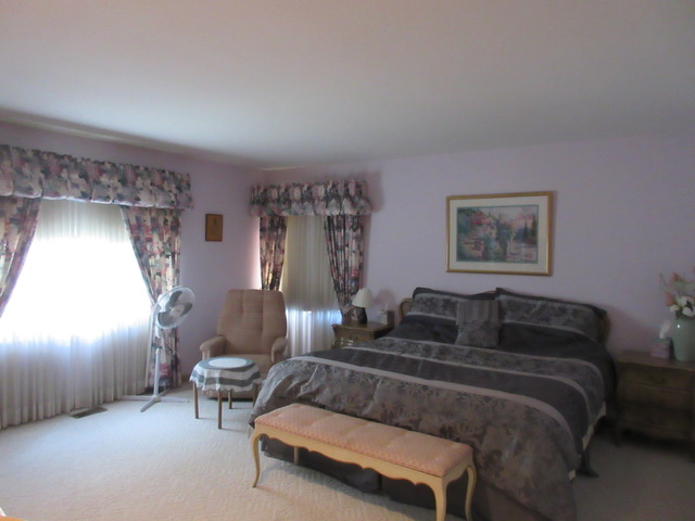 801 Kylemore Dr, Des Plaines, IL 60016 photo 5