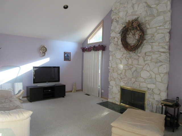 801 Kylemore Dr, Des Plaines, IL 60016 photo 6