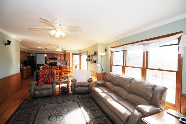858 Brewster Ln, Bartlett, IL 60103 photo 5