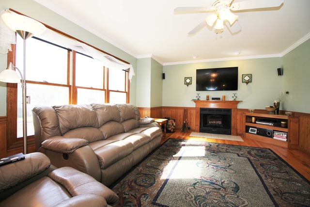 858 Brewster Ln, Bartlett, IL 60103 photo 4