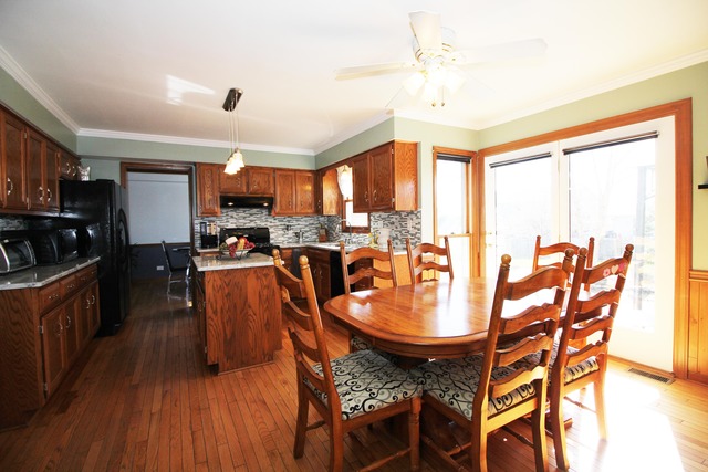 858 Brewster Ln, Bartlett, IL 60103 photo 3