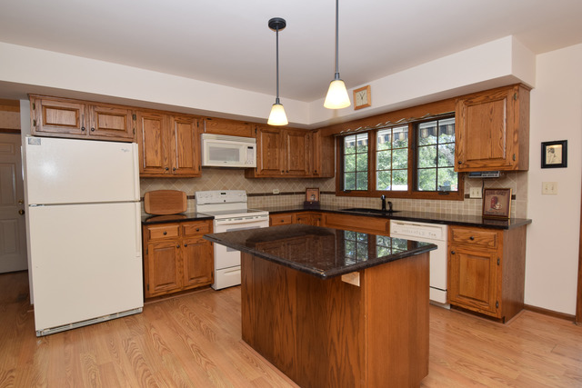 489 S Bartlett Rd, Bartlett, IL 60103 photo 6