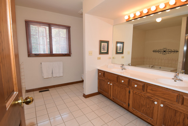 489 S Bartlett Rd, Bartlett, IL 60103 photo 12