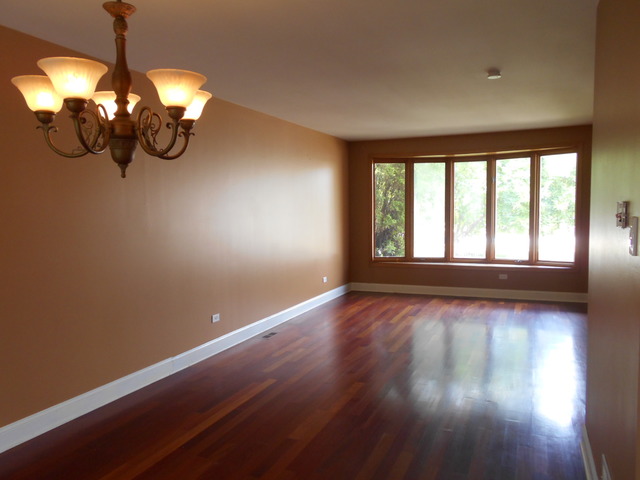 7519 Banks St, Justice, IL 60458 photo 2